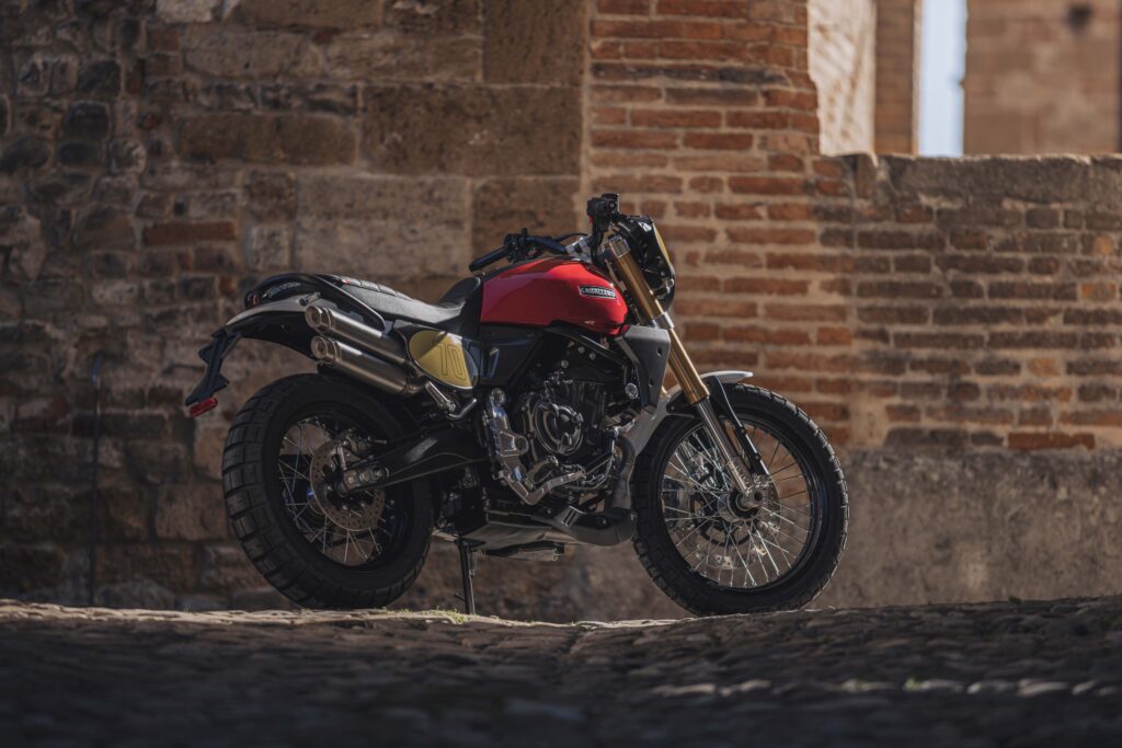 SCRAMBLER 700 2