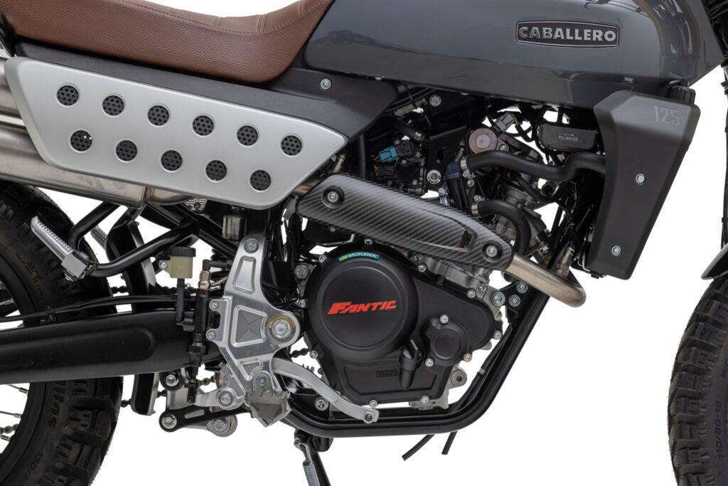 Caballero 125 Deluxe MY25 grey (9)