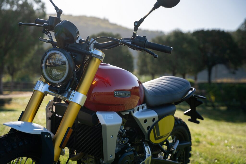 Caballero 125 Scrambler 2024 ambient (5)