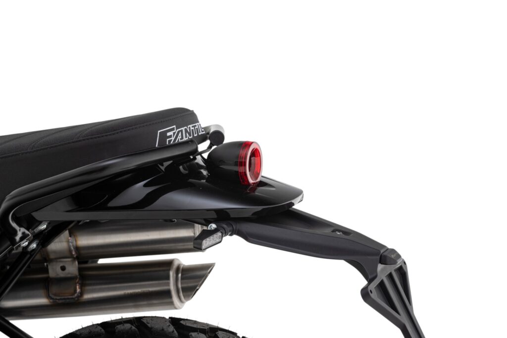 Caballero 125 Scrambler MY25 black (16)