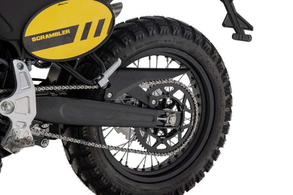 Caballero 125 Scrambler MY25 black (22)