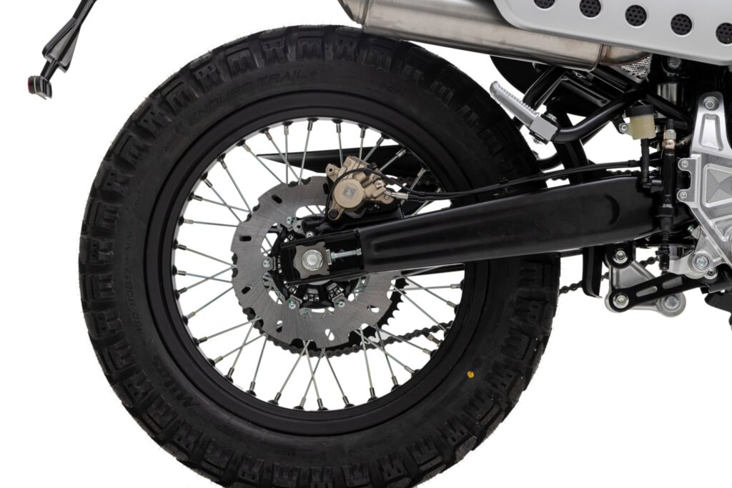 Caballero 125 Scrambler MY25 black (9)
