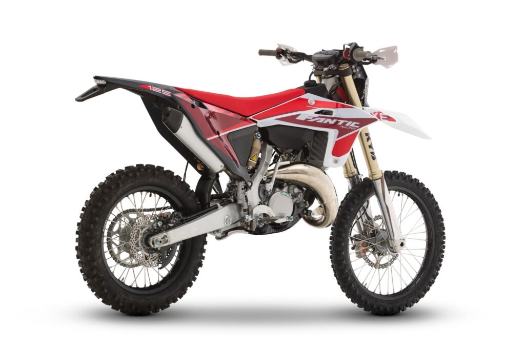 XE 125 2025 studio (3)
