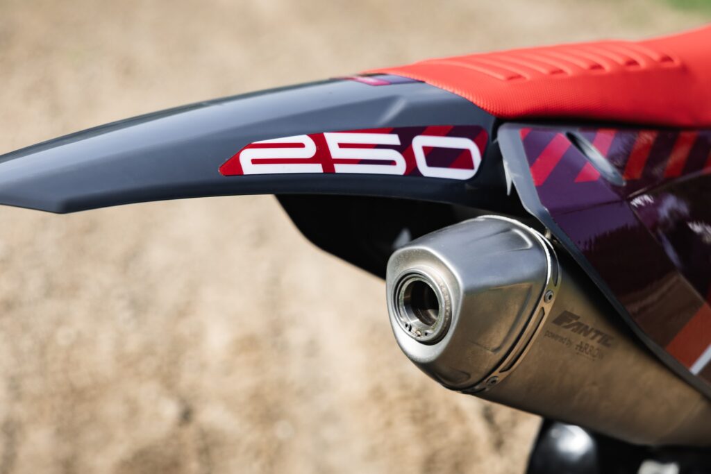XXF 250 2025 ambient (6)