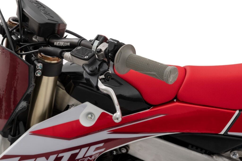 XXF 450 2025 studio (16)